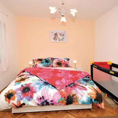 2 Bedroom Cozy Apartment In Marina Eksteriør bilde