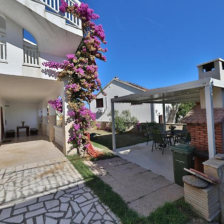 2 Bedroom Cozy Apartment In Marina Eksteriør bilde